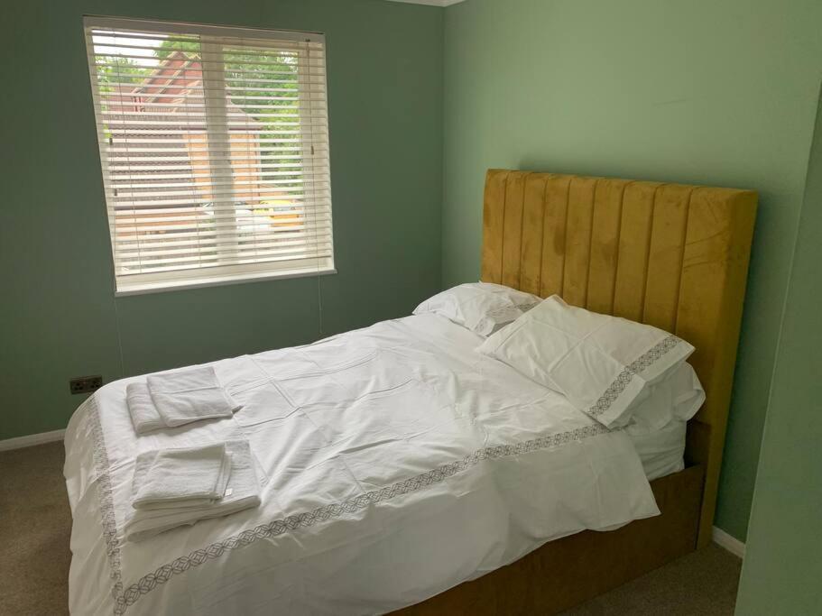 Cosy One Bed Flat Free Parking Apartment Send ภายนอก รูปภาพ