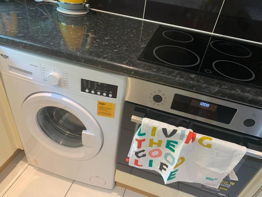 Cosy One Bed Flat Free Parking Apartment Send ภายนอก รูปภาพ